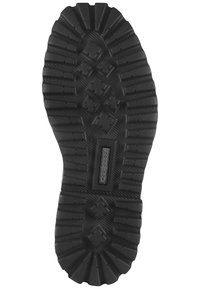 Suela de goma negra con patrones de rodadura profundos y bandejas; presenta una etiqueta de marca rectangular "JOSEF SEIBEL" integrada en el diseño.