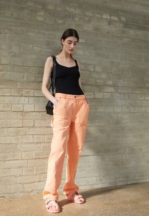 LOVE IN AMSTERDAM PANTS - Calças - peach
