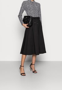 InWear A-linjainen hame - black