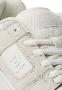 DC Shoes MANTECA 4 PLATFORM - Sneakers - of off white