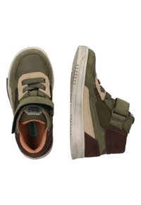 Groene en bruine high-top sneakers met gevoerd en mesh panelen, voorzien van een klittenbandsluiting en vetersluiting, met een geprofileerde rubberen zool.