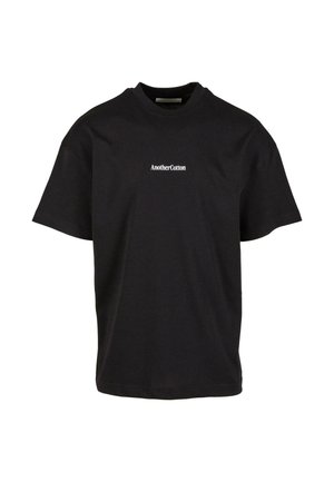 Tricou din bumbac negru, cu o croială relaxată, guler rotund, mâneci scurte și logo-ul "AnotherCotton" imprimat în alb pe față.