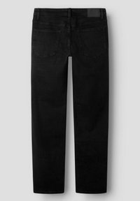 Jean negro de denim con corte recto, que presenta bolsillos traseros y una textura suave. La cinturilla incluye un pequeño detalle de etiqueta.