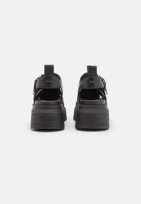 Buffalo AVA FISHER - Sandalen met plateauzool - black