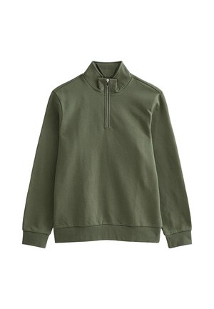 Olijfgroene trui met lange mouwen, een kwartritssluiting bij de kraag en geribbelde manchetten en zoom.