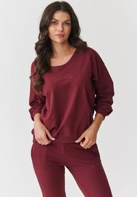 Maroona bluza z długim rękawem, z prążkowanymi mankietami i dołem, z wytłoczonym napisem z przodu. Miękki, elastyczny materiał.