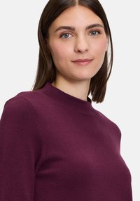 Betty Barclay BASIC-MIT STEHKRAGEN - Svetrík - dark aubergine