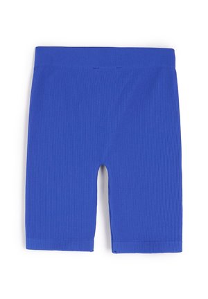 Niebieskie rowerowe szorty z prążkowanej tkaniny, z elastycznym paskiem w talii. Materiał ma teksturowany wzór i kończy się tuż powyżej kolana.
