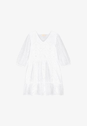 Vestido blanco de manga larga con escote en V, bordado floral con ojales, cintura fruncida y falda de volantes, mostrado sobre un fondo liso.
