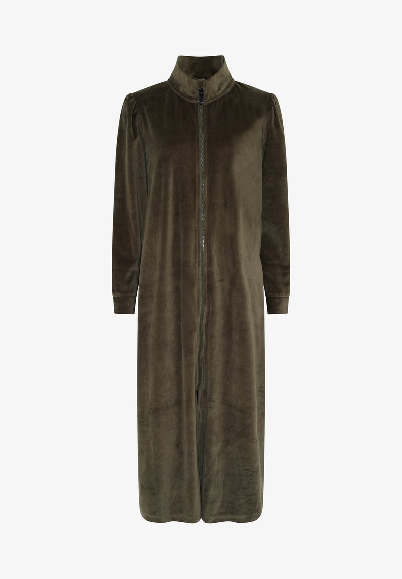 Abito verde oliva, a maniche lunghe, con zip, realizzato in morbido tessuto velour, con colletto alto e vestibilità comoda, che arriva fino a metà polpaccio.