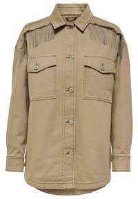 Denimová košile v tan barvě s knoflíkovým zapínáním, dvěma náprsními kapsami a třásněmi na ramenou. Dlouhé rukávy s knoflíkovými manžetami a zakřiveným lemem.