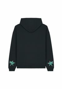Melnā kapuce ar auklu, kas rotāta ar zaļām zvaigžņu grafikām uz abām piedurknēm, kā arī ar ribotām piedurknēm un apakšmalu. Mīksta auduma tekstūra.