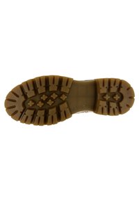 Suela de bota de goma marrón con profundas bandas de rodadura, diseños de diamante y cruz, diseñada para tracción y durabilidad, vista desde la parte inferior.