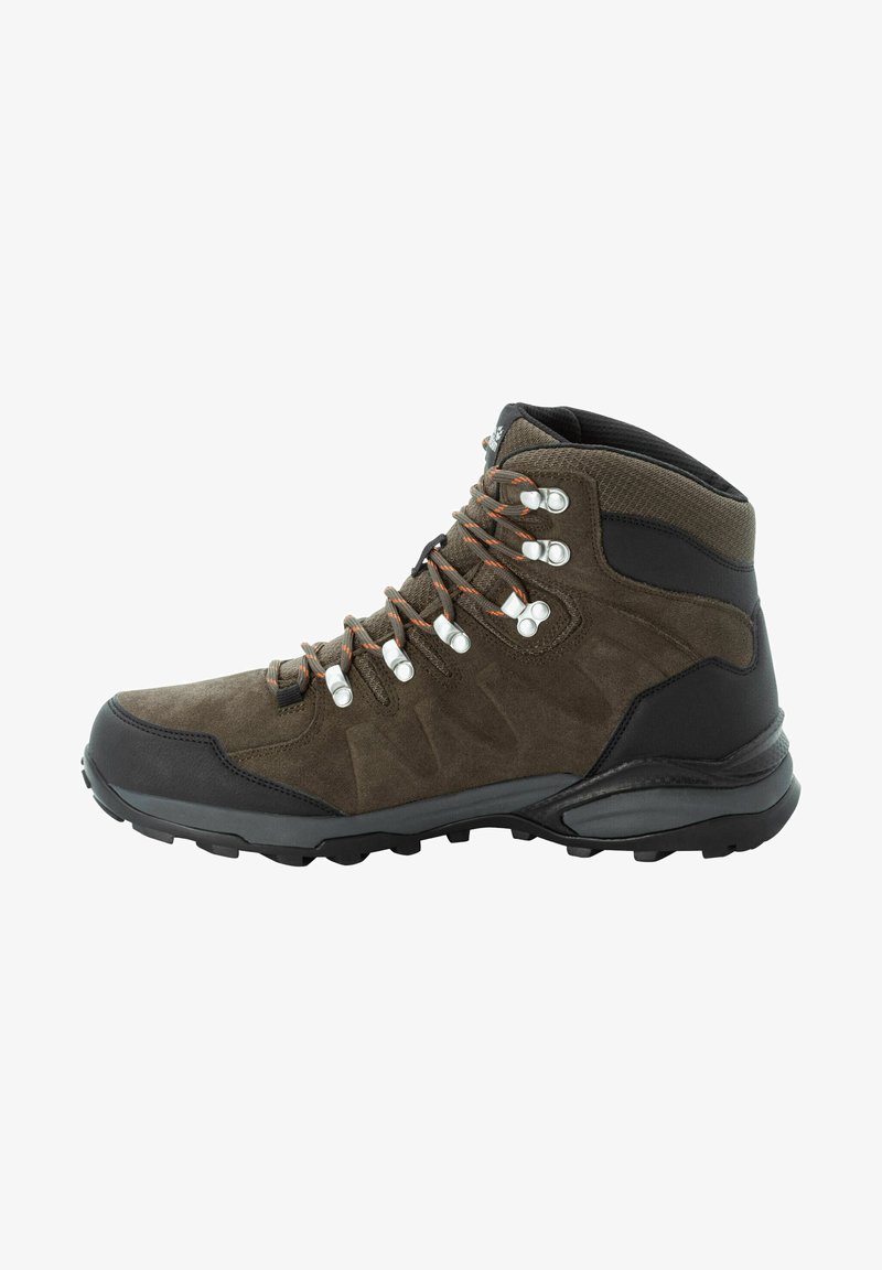 Stivale da trekking in suede marrone con accenti neri, occhielli argentati e lacci arancioni. Presenta una parte superiore testurizzata e una suola in gomma robusta.