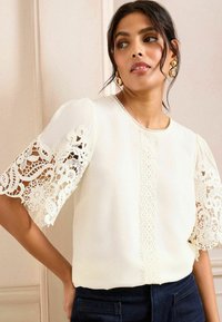 Love & Roses PETITE FIT - SHORT SLEEVE  - Palaidinė - ivory
