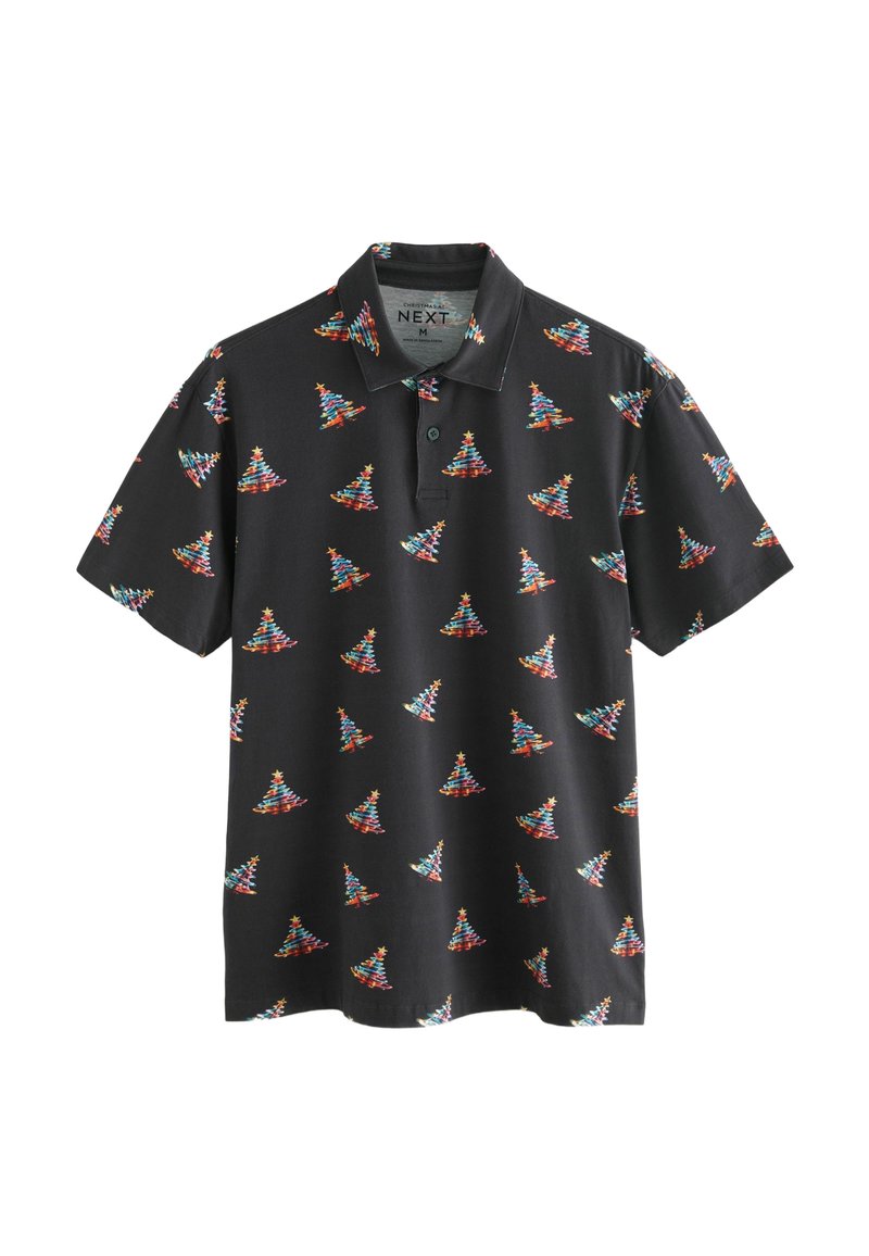 Polo negru cu motive de copaci de Crăciun multicolore, cu mâneci scurte și un guler cu două butoane. Fabricat dintr-un material moale.