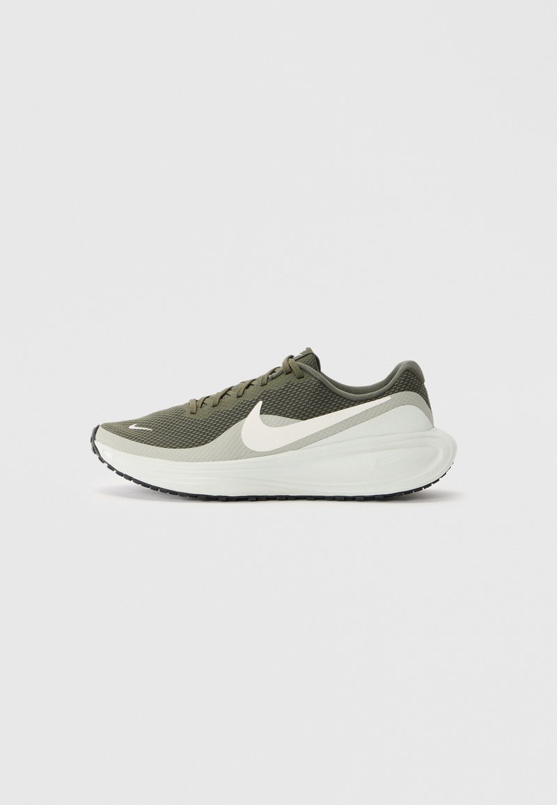 Nike Performance REVOLUTION 8 - Scarpe da corsa su strada - cargo khaki/sail/spruce aura/spruce fog/black/verde - Zalando.it