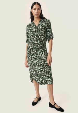 Soaked in Luxury ZAYA - Freizeitkleid - medium green leaf print