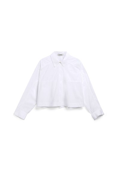 Camicia bianca corta con colletto classico, maniche lunghe e dettagli di cucitura sottili, realizzata in un morbido tessuto misto cotone.