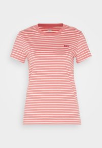 Różowo-biała koszulka w paski z okrągłym dekoltem i krótkimi rękawami. Posiada małe logo marki na lewym zakresie klatki piersiowej. Wykonana z miękkiej bawełny.