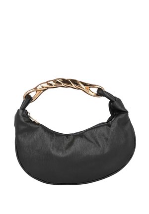 Bolso de mano negro en forma de media luna con asa de metal dorado retorcido y brillante y cuerpo de tela suave, cierre de cremallera en la parte superior.