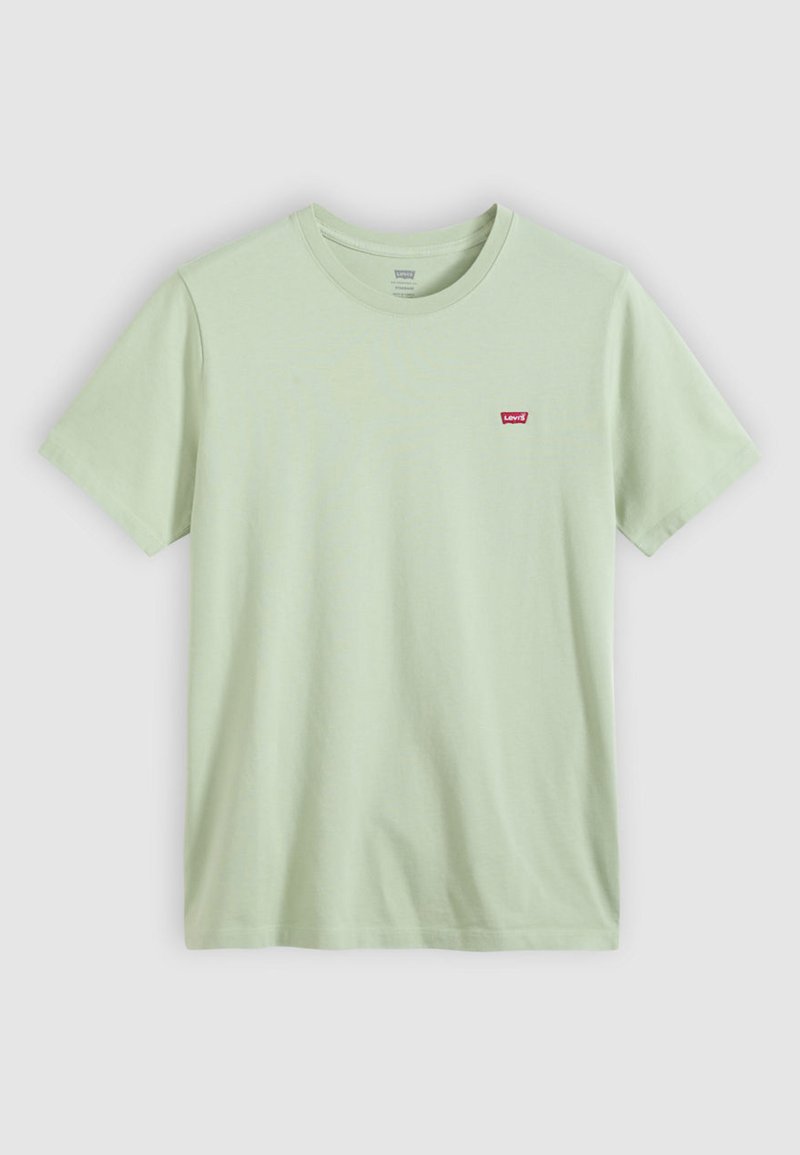 T-shirt en coton vert clair avec une coupe régulière, un col rond et un petit logo rouge Levi's sur le côté supérieur gauche. Texture douce.