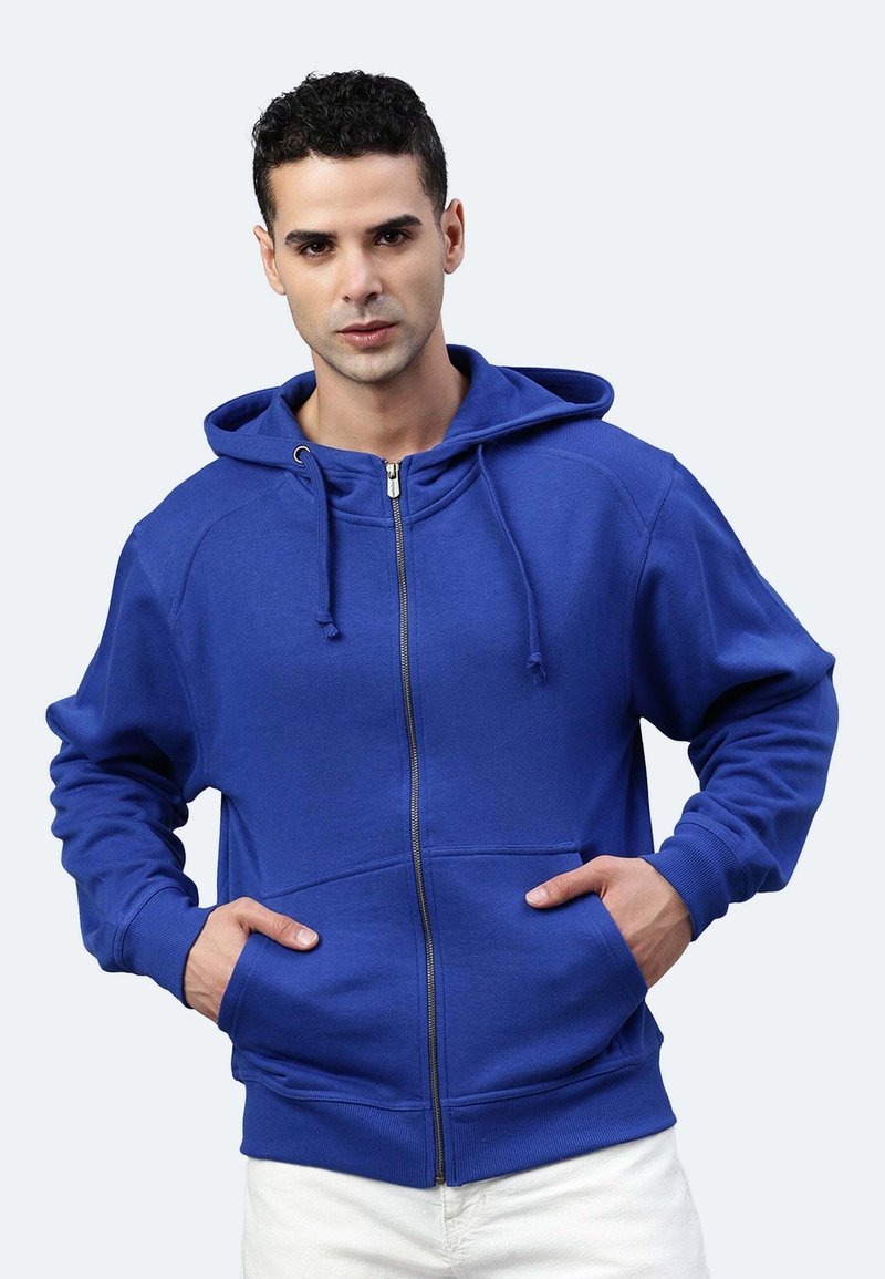 Felpa blu con zip, cappuccio regolabile con cordino, polsini elasticizzati e due tasche frontali. Realizzata in un tessuto morbido con una superficie liscia.