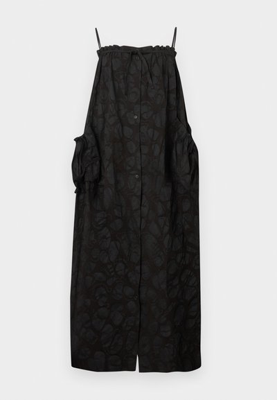 Μαύρο φόρεμα με διακριτικό αφηρημένο μοτίβο, χωρίς μανίκια με ζωντανευμένα στοιχεία, κουμπιά μπροστά και χαλαρή, ρέουσα σιλουέτα.