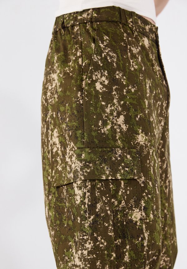 UNISEX - Shorts - olive3