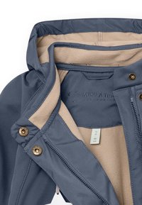 Giacca blu per bambini con imbottitura in pile beige, dotata di chiusura con zip, bottoni a pressione e etichetta che indica la taglia 12 mesi.