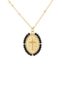 Collana con pendente d'oro caratterizzata da una forma ovale testurizzata, una croce centrale e un bordo di perline nere. La catena include piccoli accenti dorati.