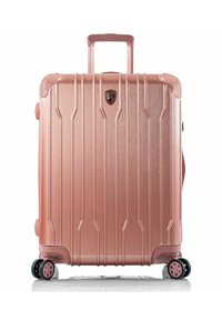 Hartschaltsuitcase in metallic Rosegold, mit vertikalen Streifen, einem ausziehbaren Griff und drehbaren Rädern für einfache Mobilität.