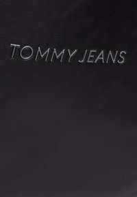 Tommy Jeans TOTE - Pirkinių krepšys - black