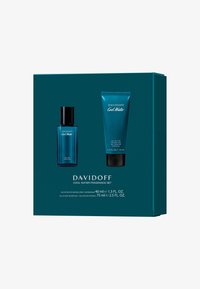 Das Davidoff Cool Water Duftset umfasst ein 40 ml Eau de Toilette in einer blauen Glasflasche sowie ein 75 ml Duschgel in einer passenden Tube.