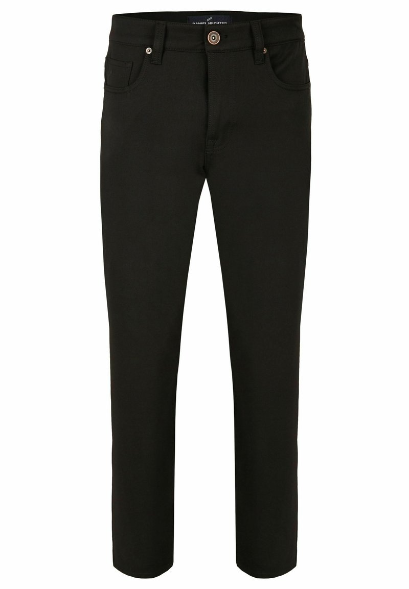 Zwarte broek met een aangesloten ontwerp, gemaakt van gladde stof. Voorzien van een knoop en rits aan de voorkant, twee zijzakken en minimale stikseldetails.