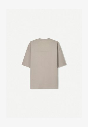 Kurzarm-T-Shirt aus leichtem beigen Baumwollstoff, mit Rundhalsausschnitt und minimalistischer Gestaltung ohne sichtbare Muster oder Akzente.