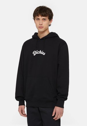 Sudadera negra de algodón, con un bolsillo frontal tipo canguro, capucha regulable y logo de "Dickies" bordado en blanco en el pecho.