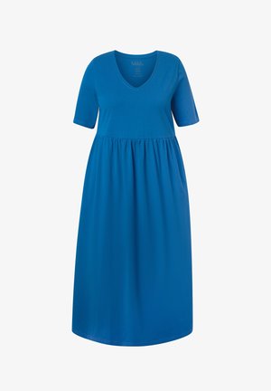 Blå knælængde kjole med korte ærmer, V-udskæring og detaljeret taljesamling, lavet af blødt, glat stof.