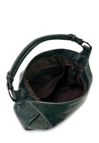 Groene leren tas met een gestructureerde afwerking, met een gebogen handvat en een open bovenkant. Binnenin heeft het een donkere voering en een ritszak.