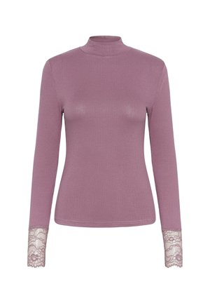 Langærmet ribbet top i mauve med høj hals og blondekanter på ærmerne, tætsiddende silhuet på hvid baggrund.