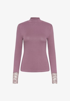 Haut mauve à manches longues en côte avec col montant et poignets en dentelle, silhouette ajustée sur fond blanc.