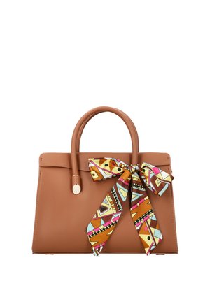 Sac à main en cuir marron avec deux poignées, décoré d'un foulard coloré à motif géométrique noué en nœud sur le devant.