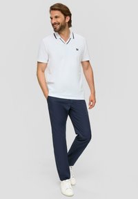 s.Oliver MIT V-AUSSCHNITT - Poloshirt - weiß