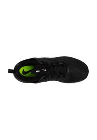 Sort atletiksko med en tekstureret mesh-overdel, snørebånd og en lys grøn indersål. Har et Nike-logo på tungen og hælen.
