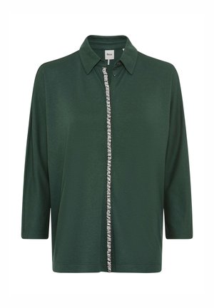 Dunkelgrünes, leichtes Hemd mit Kragen, Dreiviertelärmeln und geradem Schnitt. Verfügt über eine dekorative Knopfleiste auf der Vorderseite.