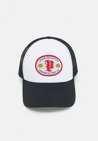 Casquette de camionneur noire et blanche avec un écusson rond d'atelier de voitures anciennes portant l'inscription "Montgomery City, Alabama - USA."