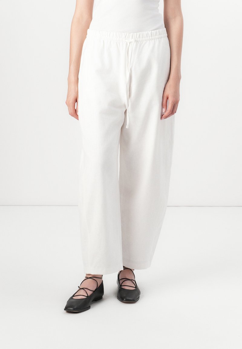 Abercrombie & Fitch PULL ON BARREL - Kalhoty - white