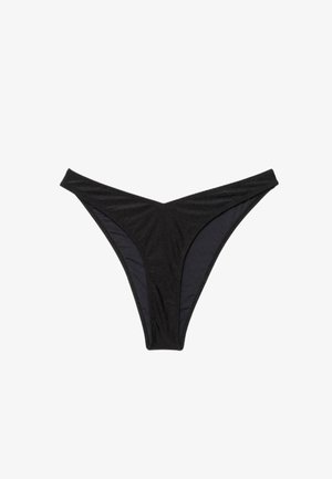 Dámske bikiny spodok v čiernej farbe s vysokým strihom na nohách a V-tvarom vpredu na bielom pozadí.