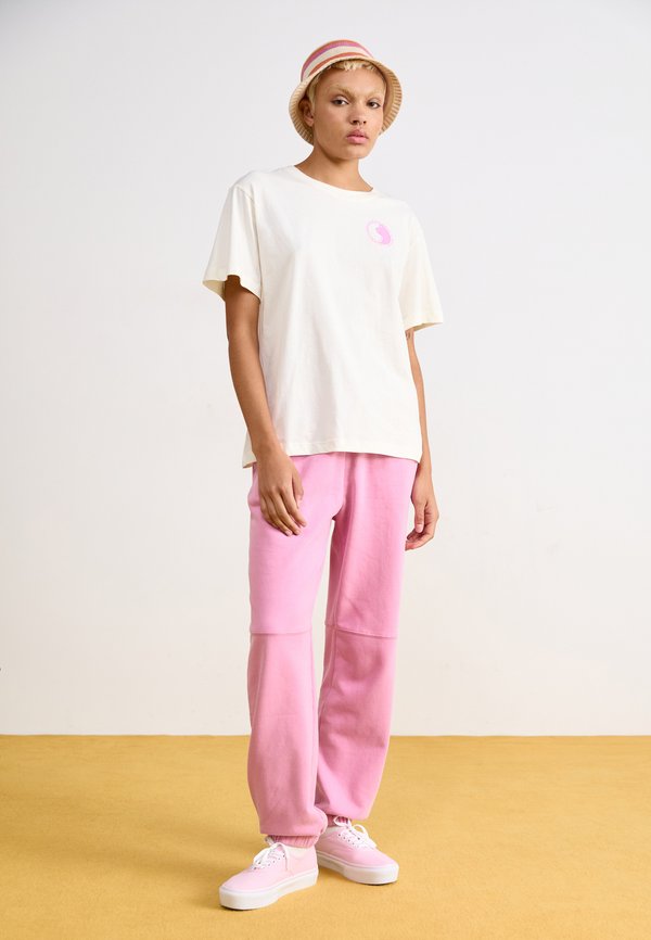 KEEP A BREAST DAY - Print T-shirt - egret2