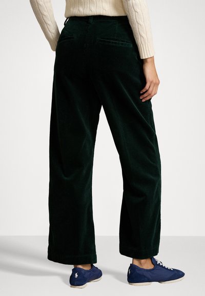 Polo Ralph Lauren CROPPED FLAT FRONT - Auduma bikses - college green